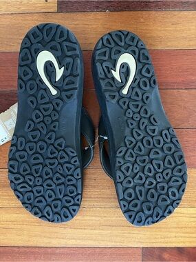OluKai Black Flip-Flop with Cream Logo Accent